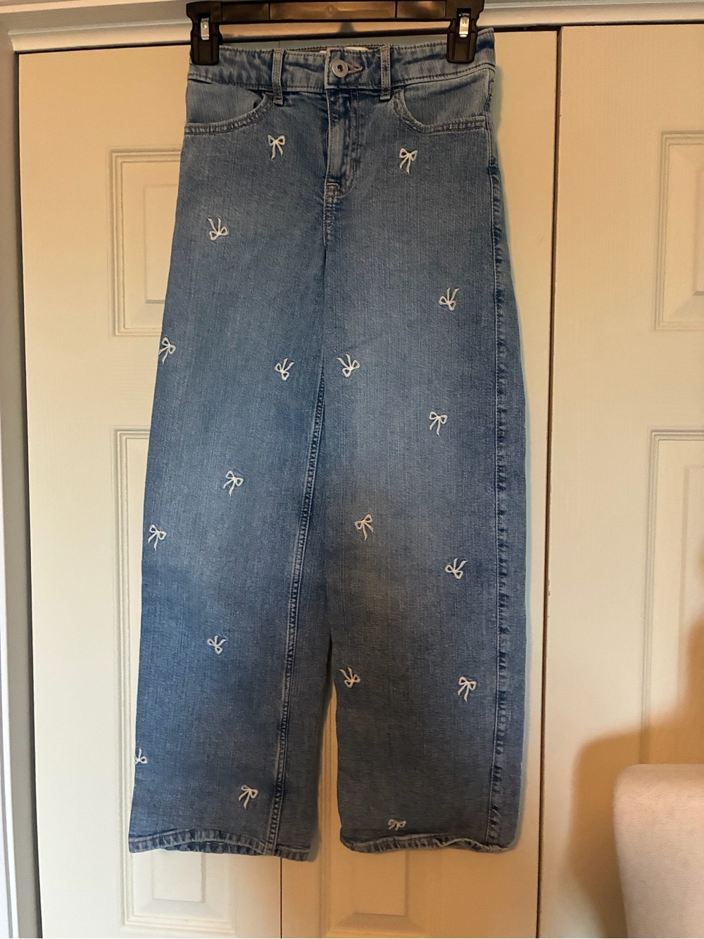 Abercrombie & Fitch light blue wide-leg jeans with white bow embroidery